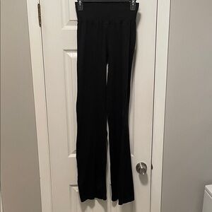 Like New Women’s Size M/L Black Flare leggings. Super Cute